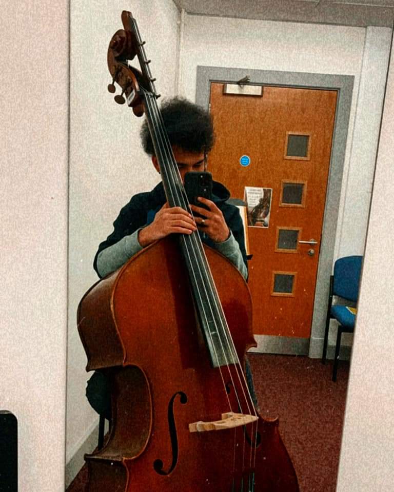 a_karayiann1999's tweet photo. Never stopped doing what you love.
.
.
.
#music #doublebass #doublebassplayer #nomusicnolife #musician #practice #practiseday #musicboy #university #universitystudent #Huddersfield https://t.co/lSE6Qj4KNc