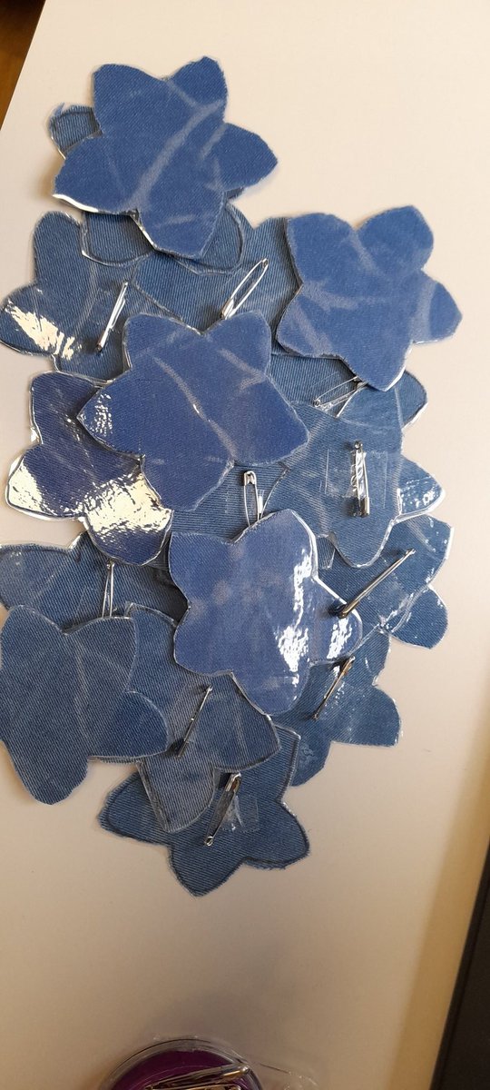 Our patients have been very creative in their Arts & Craft sessions making denim accessories for #denimfordementia #DementiaActionWeek @alzheimerssoc @GMMH_NHS @AtherleighP @ClairepopeCp @ambreen40439540 @AmdramOT #TeamG #activities #atherleighactivities