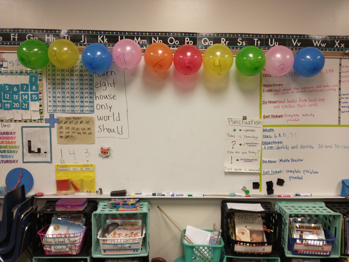 CutaiaGutierrez's tweet photo. Let the 10 day countdown begin!!!!! Today's balloon pop was bubbles! @AndersonGators https://t.co/TjNYAbKuNh