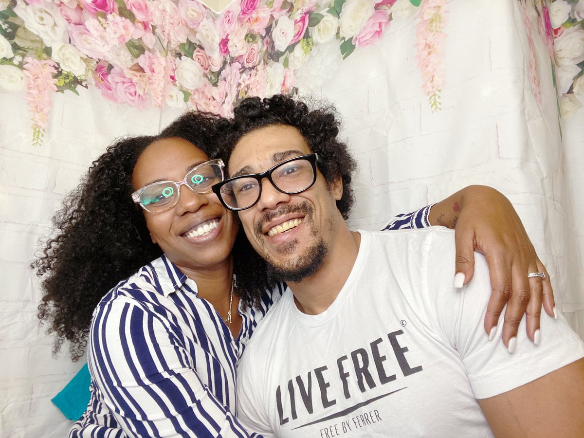 Ashthebossbabe's tweet image. Grabbed hubbie into my selfie this morning 💞💞💞 #caughtem @ARealFoxx