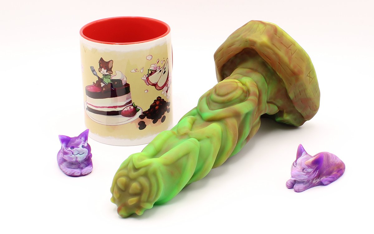 💚 Let's get it on 💚

Follow and retweet for a chance to win this soft medium sized Thorvald, his two Chonky-familiars and a complementary mug that was printed a bit too dark. :3
More details below.

#neotori #furry #fantasydildo #nsfw #sextoy