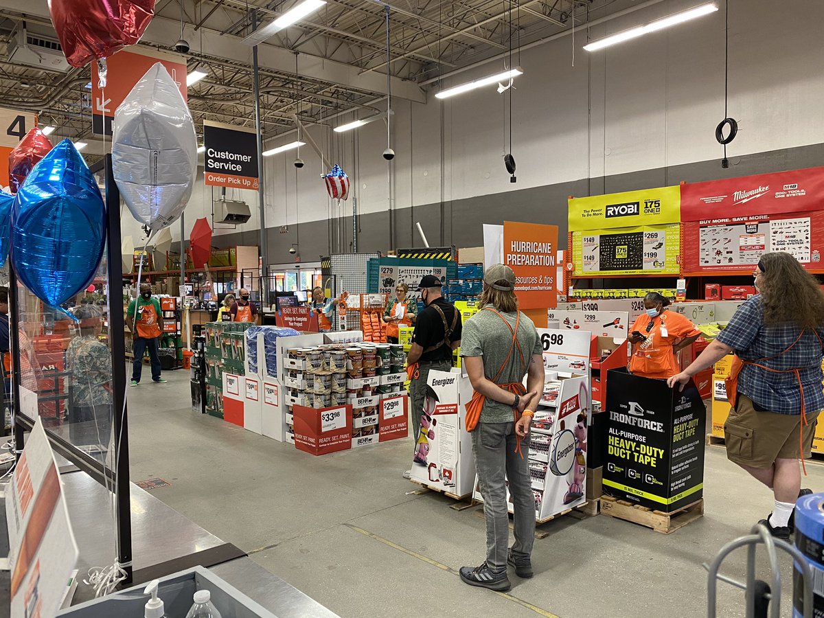 Opening meeting this morning at the Wilmington Home Depot 3629 boss getting us prepared for a orange life day loving every minute!
#bethechange