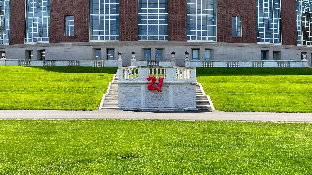 wesleyan_u's tweet photo. It's May 21 and we're celebrating the Class of '21! Only 5 days to go, Cardinals #GoWes #WesGrad #Wes2021 https://t.co/LPVk7Ur8at