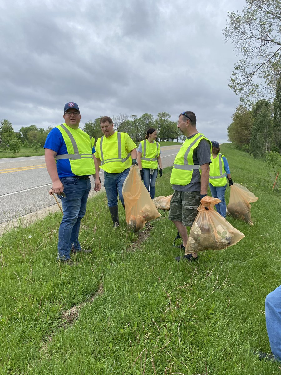 At ATS we care about our communities &amp; our environment. We recently helped clean up a section of highway in the Adopt-A-Highway program. Kudo's to our staff. Going above &amp; beyond is characteristic of our work family -- on- and off-the-job.
#adoptahighway #supportingourcommunity