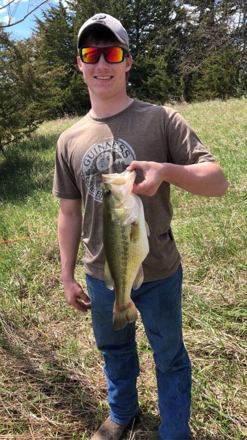 AGR_NWMSU's tweet photo. So far this summer the stringers have been pretty full! We hope all are having a great start to this summer as we are preparing to head into recruitment!
.
.
.
#makingbettermen #rippinlips #hogsonly #stringerfull #crappiefishing #bassfishing #lewsfishing https://t.co/FcRLmAhiIX