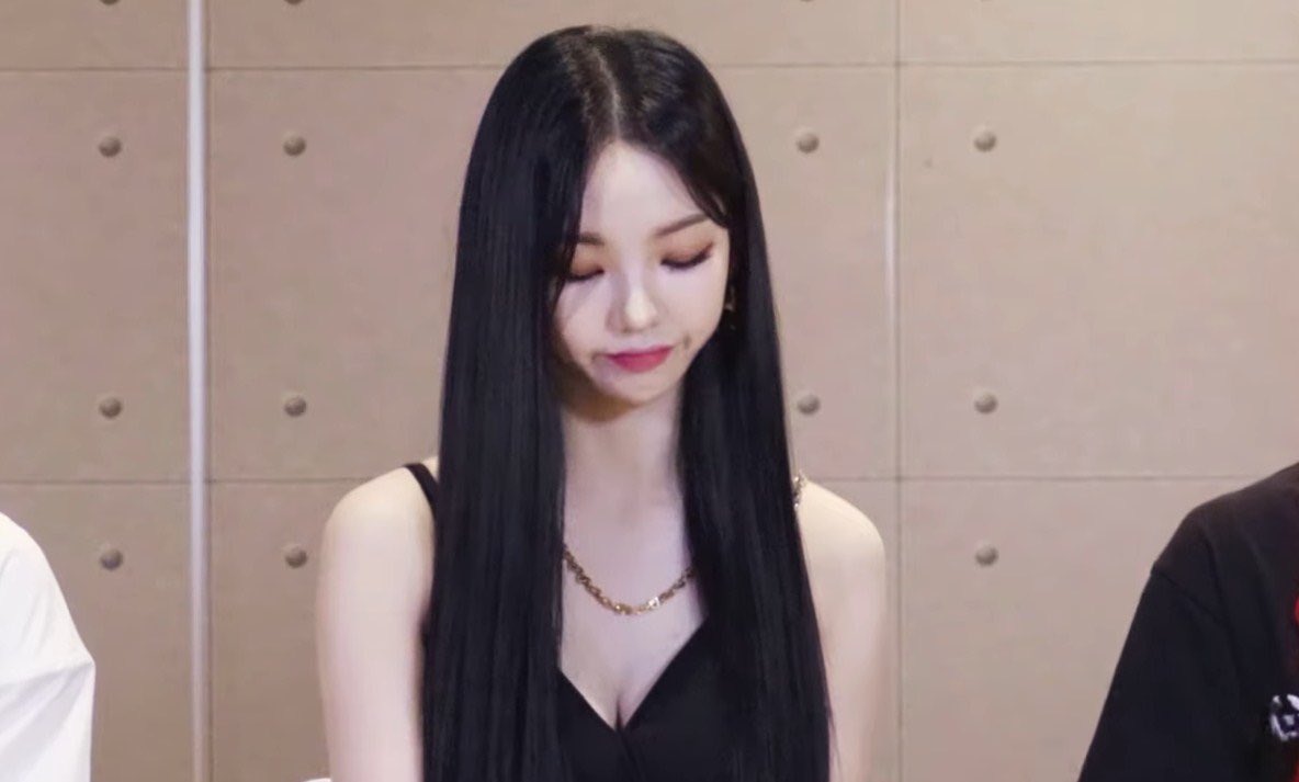 เว่อไปมั้ยแกว่า สวยขนาดนี้ได้ไงก่อน