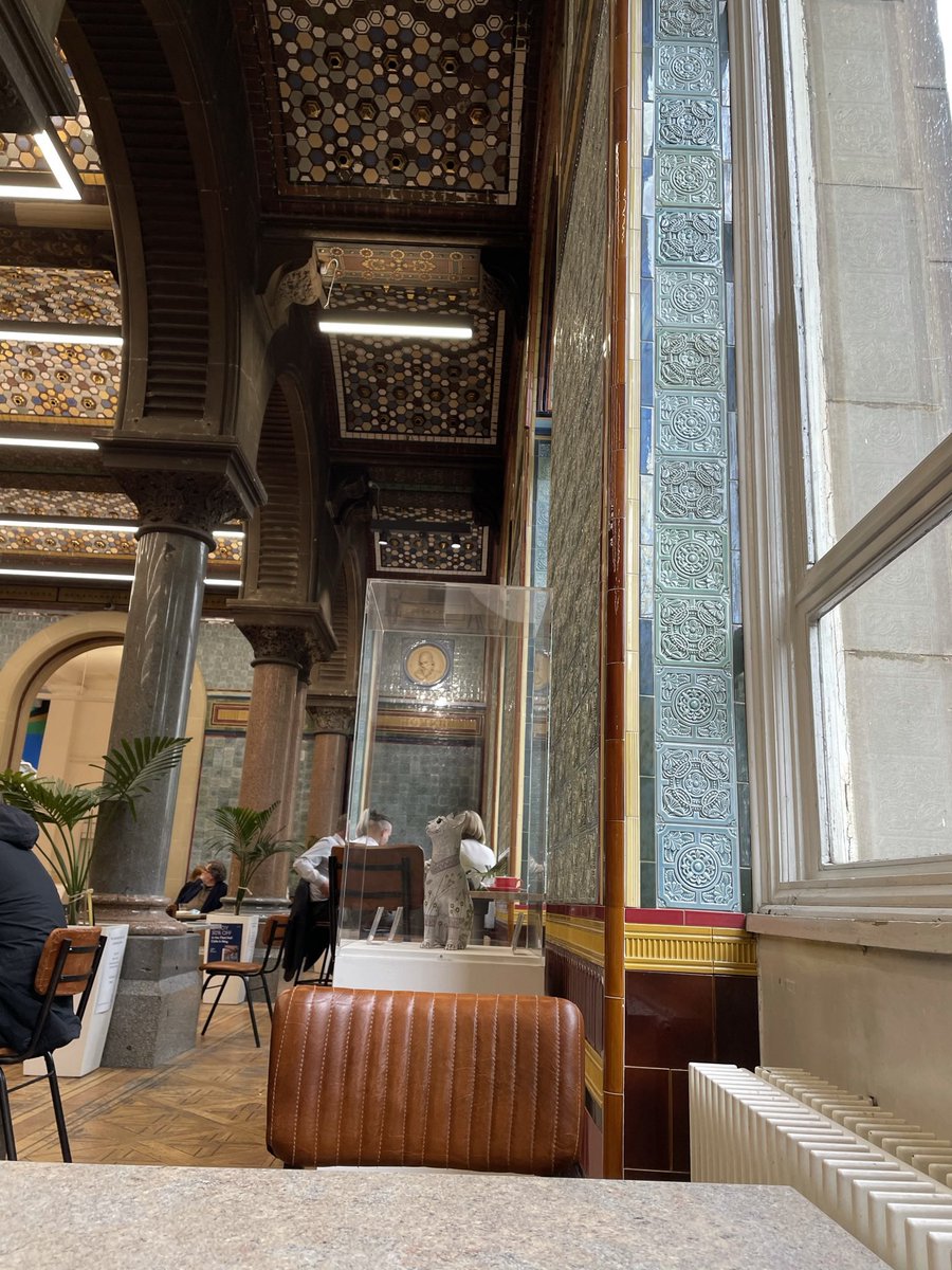 Springborn21's tweet photo. Actually sat inside a cafe🤗. There was a proper noisy hubbub, clinking cups and plates, and laughter. What a treat! Haven’t picked the fruit out of a scone in months, it felt good!😃#TiledHall #LeedsArtGallery https://t.co/DnixISCHIi