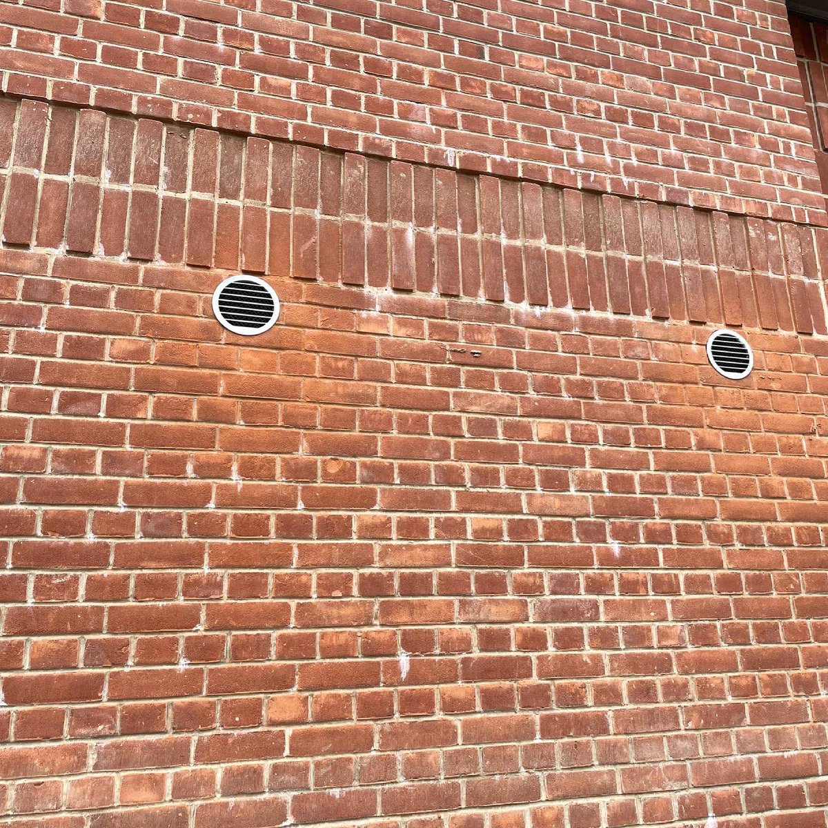 MHeatRecovery's tweet photo. One installation done today in Birmingham with 90mm radial ducting, 2hrs drive across to Peterborough for another one tomorrow 🥵 #mvhr @VentAxia @UK_Lindab https://t.co/6c3aHsWZb7