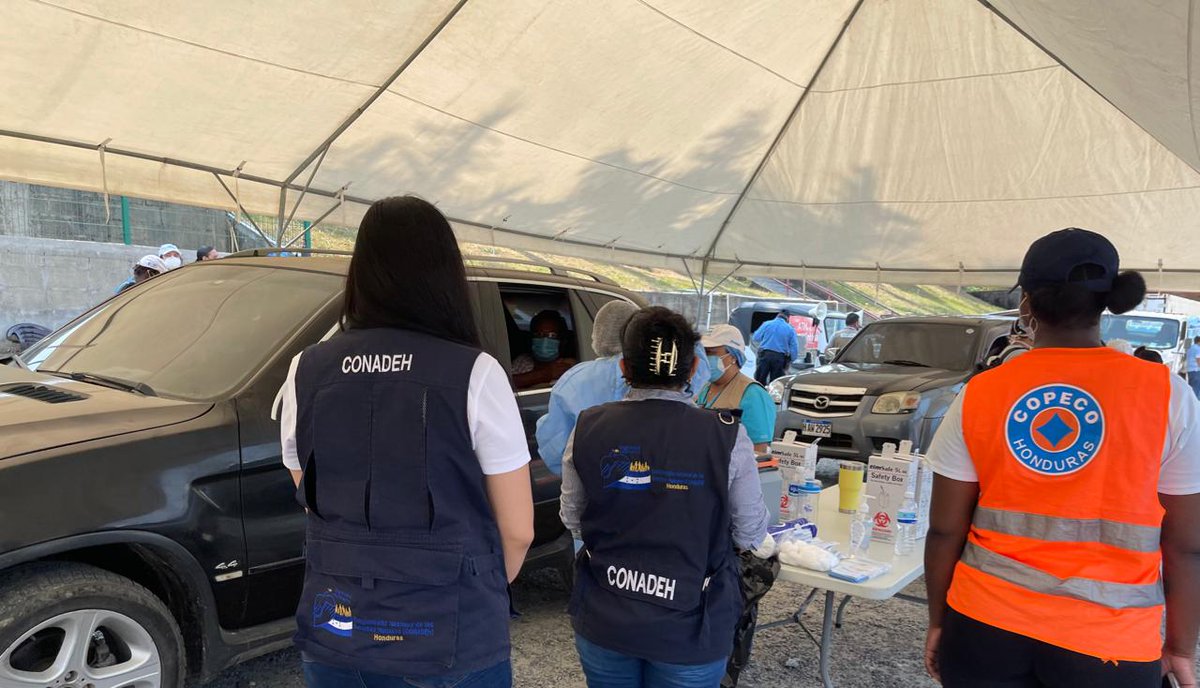 En Roatán, Islas de la Bahía. 

Con el objetivo de garantizar una #SaludDeCalidad, Equipo de Trabajo del #CONADEH realiza inspección al proceso de vacunación contra la #COVID19 a población de adultos mayores en la localidad.