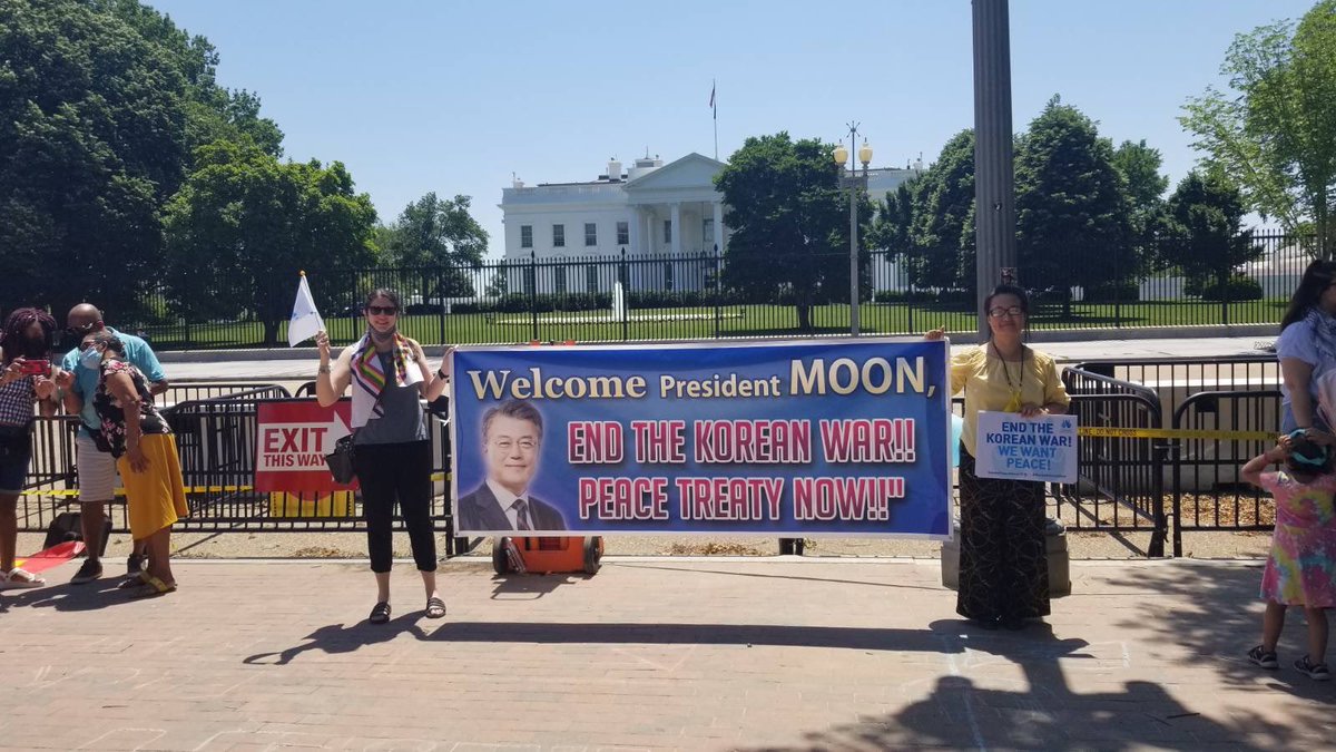 Welcoming President Moon Jae-in and calling on <a href="/POTUS/">President Donald J. Trump</a> <a href="/JoeBiden/">Joe Biden</a> to end the Korean War! #KoreaPeaceNow <a href="/KoreaPeaceNow/">Korea Peace Now! is @koreapeacenow.bsky.social</a> <a href="/WomenCrossDMZ/">Women Cross DMZ is @womencrossdmz.bsky.social</a>