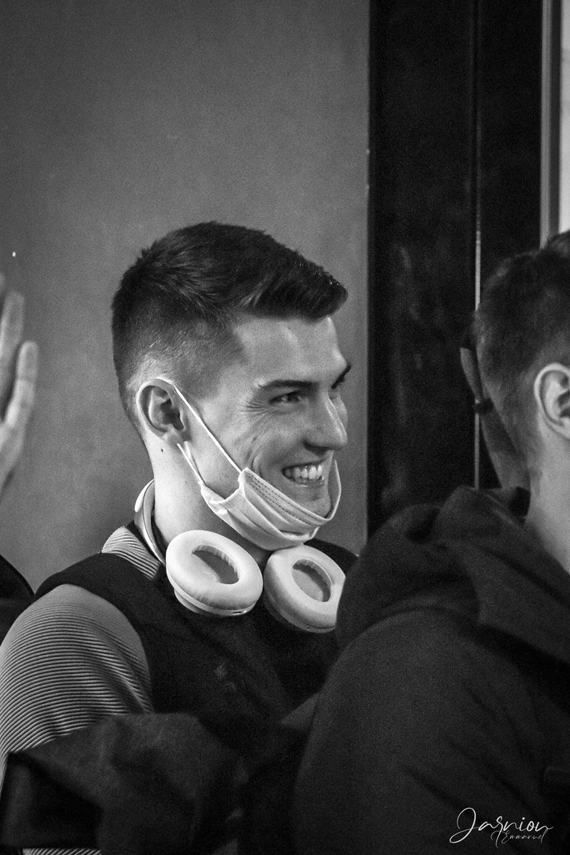 ultrhnantes's tweet photo. Le petit comité d’accueil pour nos joueurs cet après-midi à l’aéroport🤩

📸@ejarniou &amp; @HBCNantes https://t.co/yRkBpk5THr