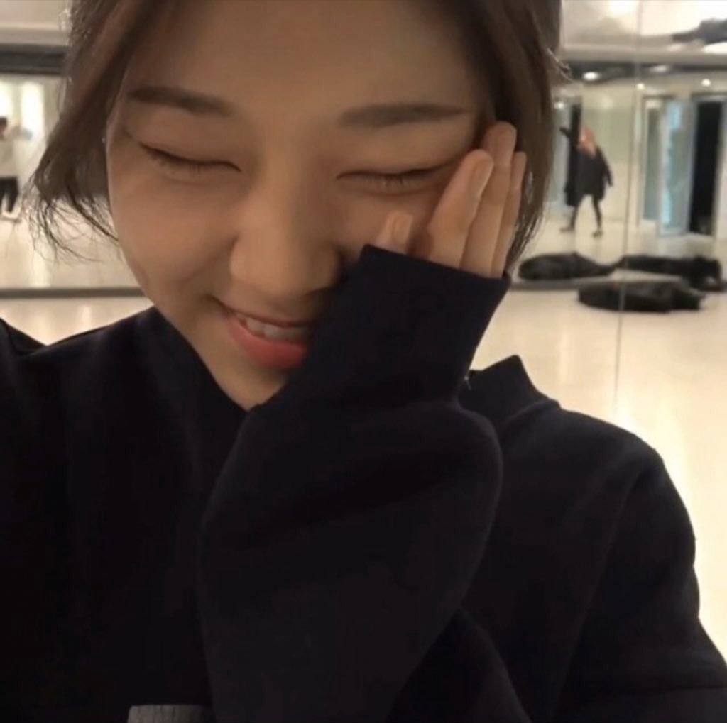 hourly hyunjin 🐱 (@hourlyaeong) on Twitter photo 