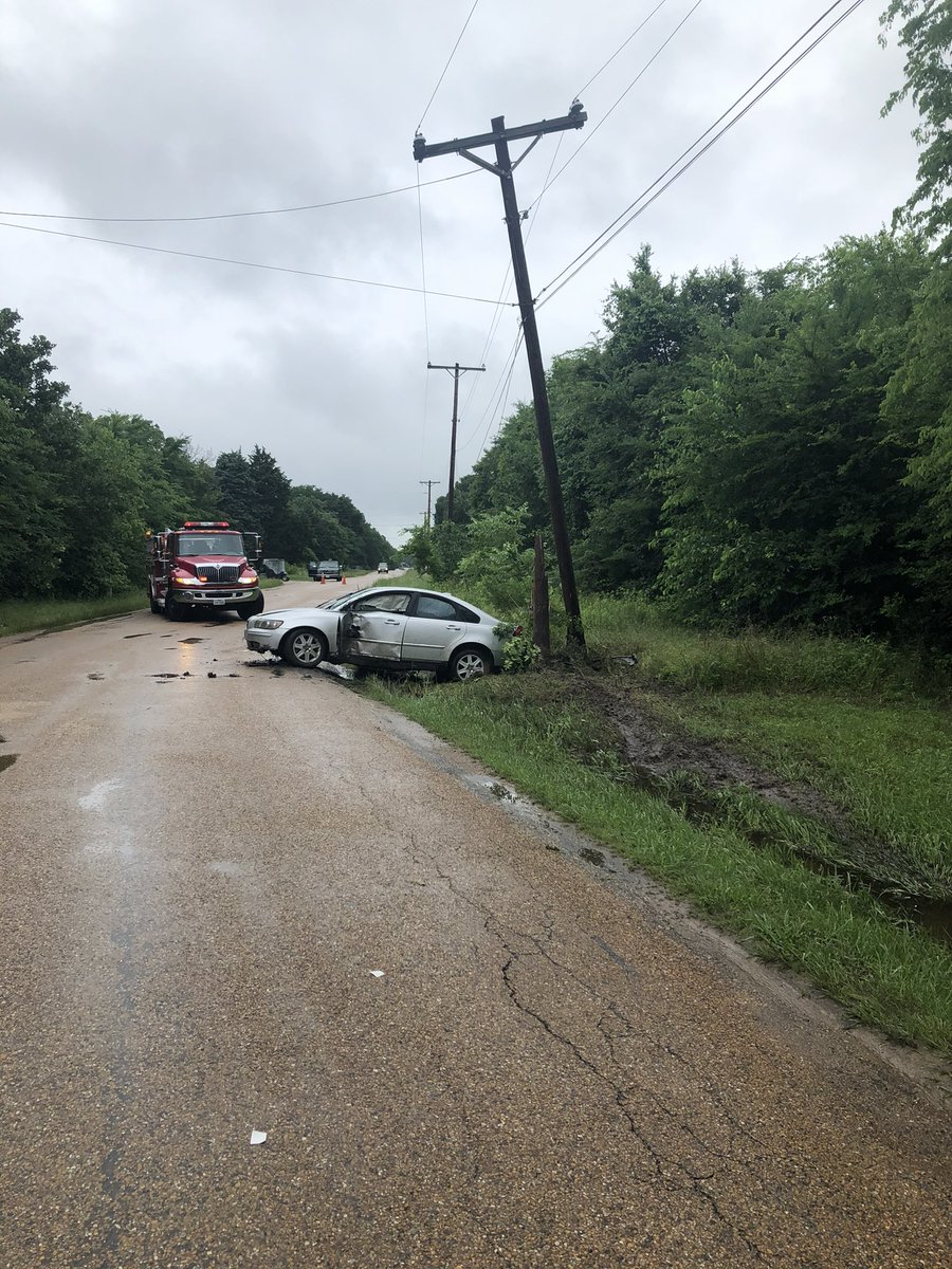 PSFireRescue's tweet photo. Yesterday morning the volunteers of PSFR were alerted for a single vehicle MVC. Units arrived to find a car vs pole with one occupant who had what appeared to be minor injuries.  #volunteer #makemeafirefighter #volunteerfirefighter #PSFR #firedepartment🔥🚒 https://t.co/I1U1Z1Fiok