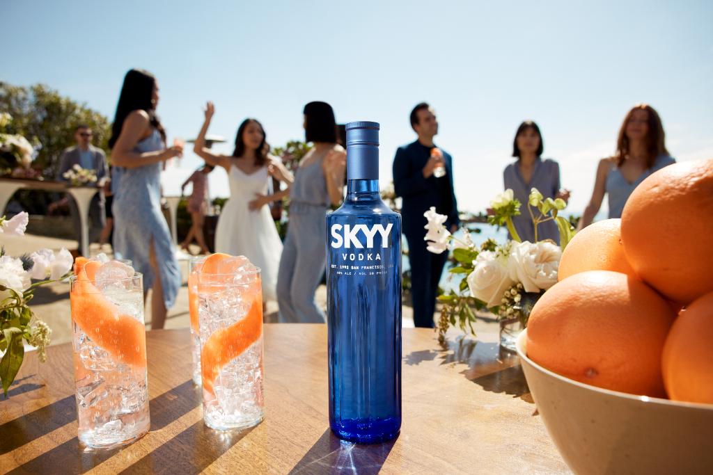 Designed to add character to any cocktail experience, we're kicking off the weekend with this classic SKYY® Vodka cocktail.

Order SKYY Vodka for delivery at the link in bio.