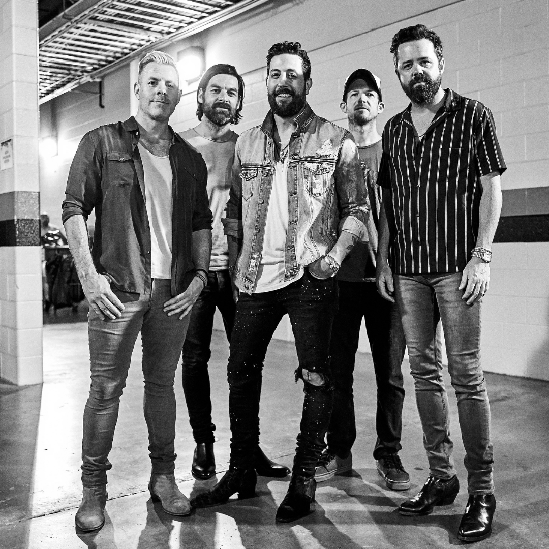 UnitedStations's tweet photo. @OldDominion is hosting @BackstageCM next week! Go to @backstagecountry to find out where to listen ✨
Have you heard their new single?! 
#olddominion #countrymusic #jasonaldean #lukebryan #kanebrown #dustinlynch #thomasrhett https://t.co/dA20mMAsfO