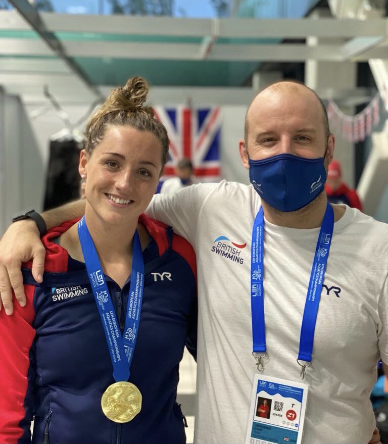 Proud moment - congratulations <a href="/MollyRenshaw/">mol renshaw</a> European Champion 200 Brst.  Brave swim! And stayed composed when the heat 🔥was on! A great night overall for Team GB 🇬🇧 #WeAreBritishSwimming <a href="/britishswimming/">Aquatics GB</a>