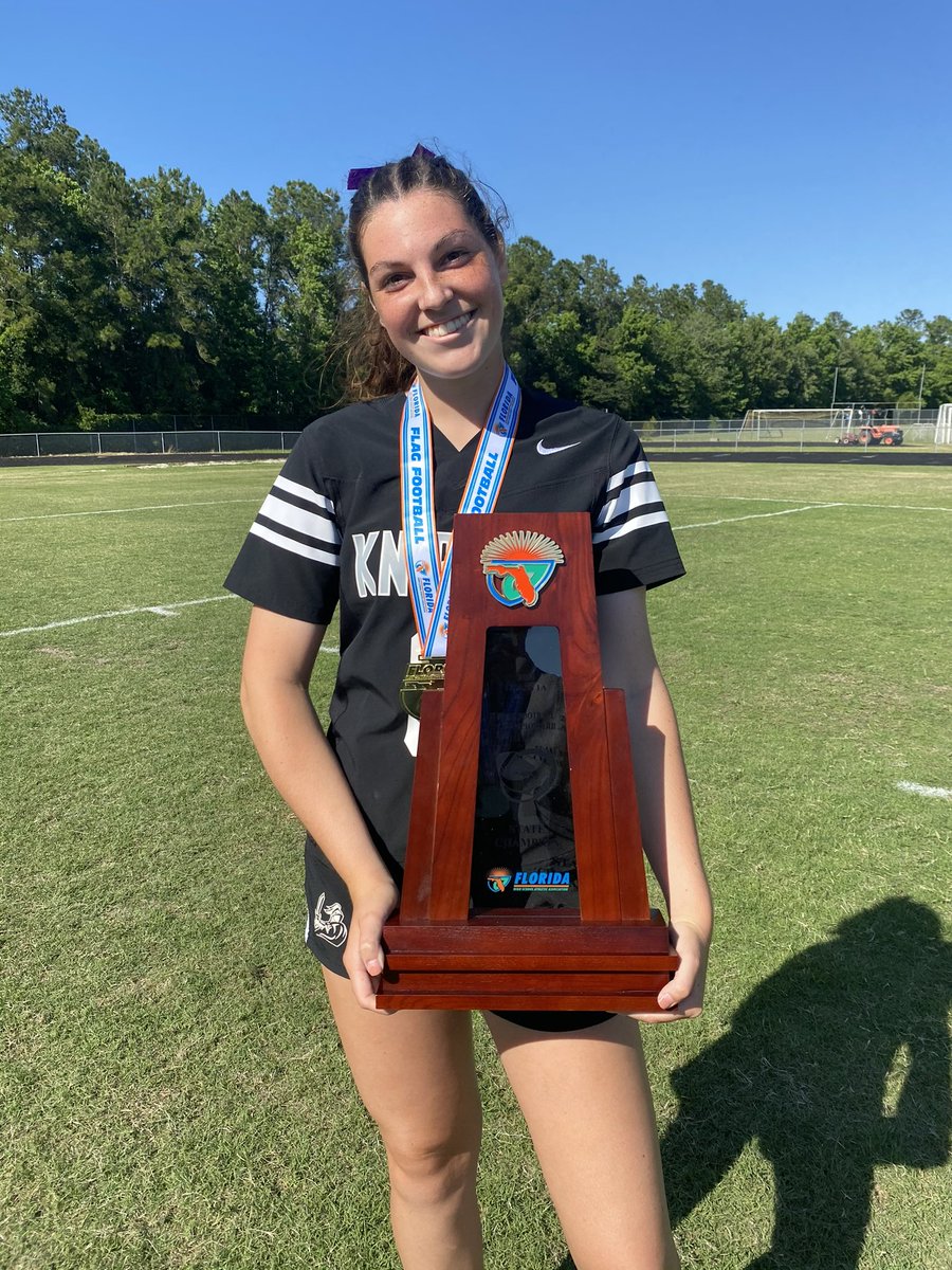 RobinsonFlag's tweet image. The Holland Aplin Award is Robinson’s recognition for a student who excels in the classroom &amp;amp; athletics. This years winner is Katie Kemp. Katie is a flag football head captain and 2x state champion. Also a captain on the state semi finalist volleyball team. Unweighted GPA of 3.98