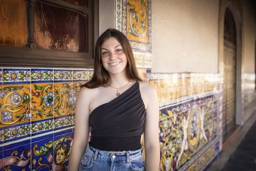 RobinsonFlag's tweet image. The Holland Aplin Award is Robinson’s recognition for a student who excels in the classroom &amp;amp; athletics. This years winner is Katie Kemp. Katie is a flag football head captain and 2x state champion. Also a captain on the state semi finalist volleyball team. Unweighted GPA of 3.98