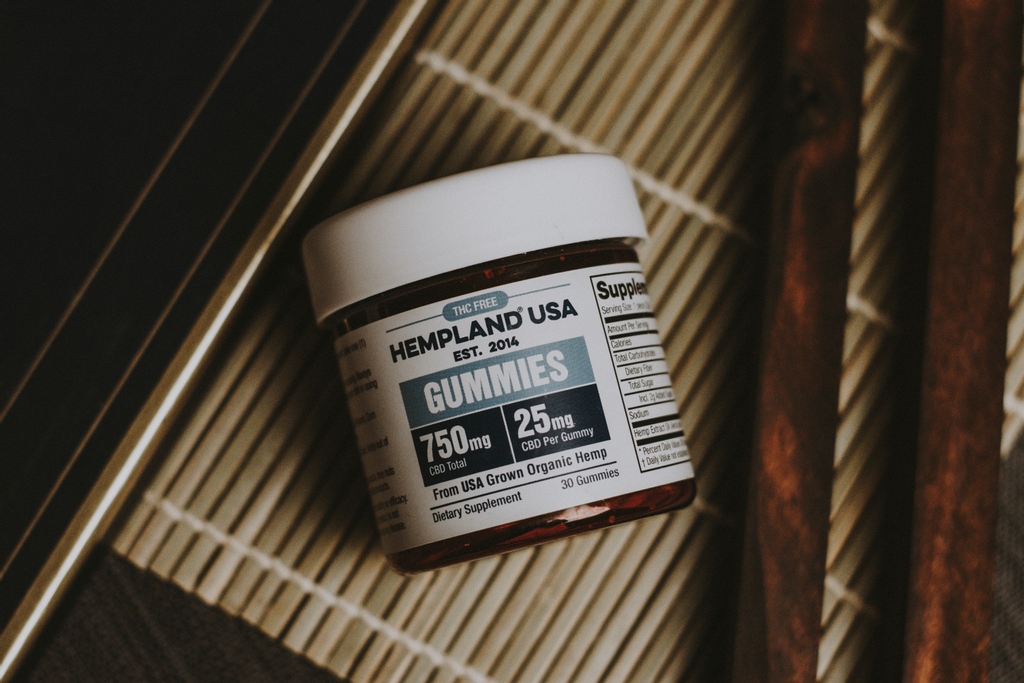 HempLandUSA's tweet photo. HempLand USA's CBD gummy is packed with natural fruit flavor and 25MG of the highest quality Broad Spectrum Hemp CBD Oil. Perfect after a long day or when you're on the go this weekend 🙌🏼

https://t.co/nxgj1rtgK3 https://t.co/3JP5SJ3id3