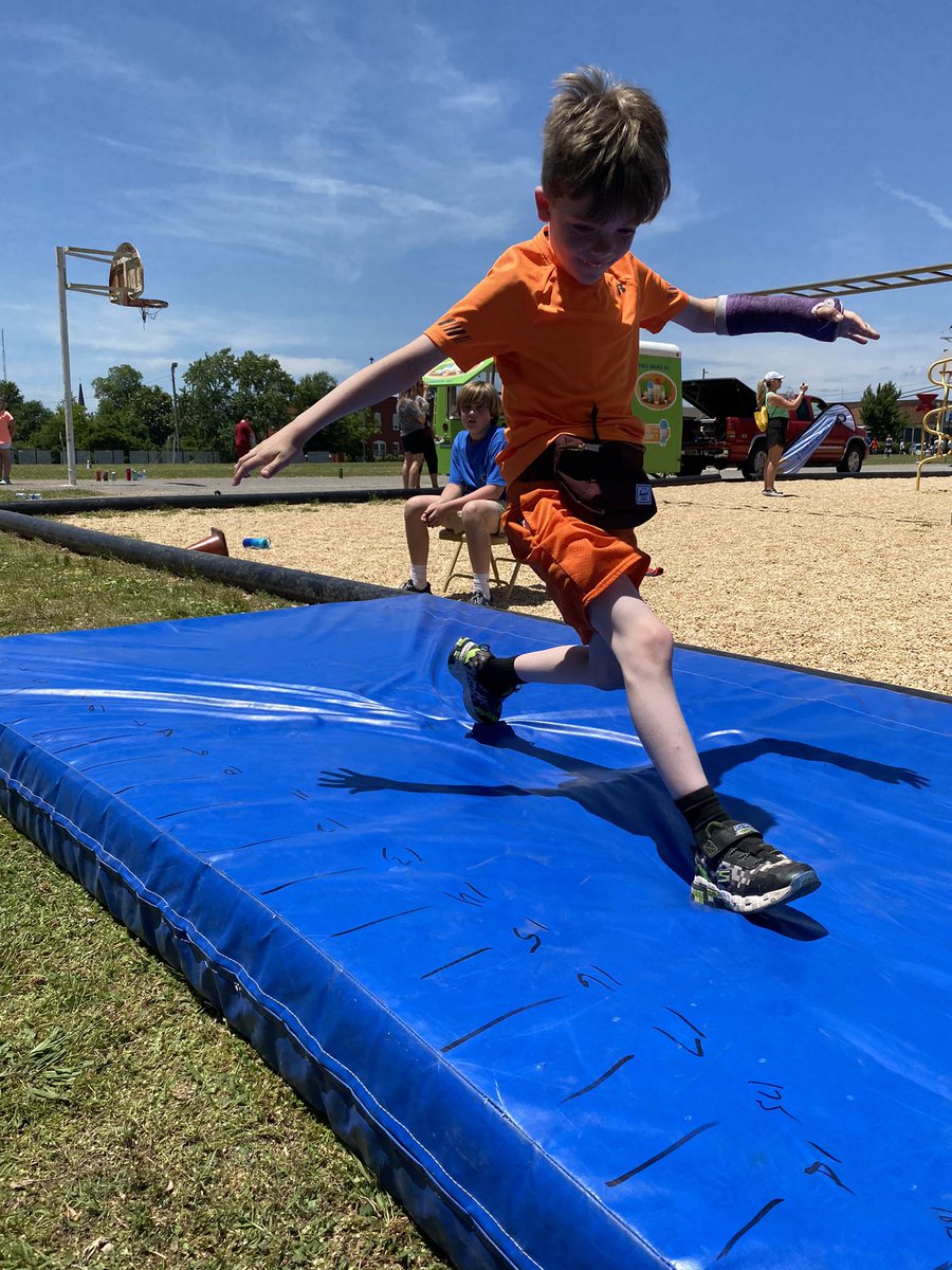 MissBinksClass's tweet photo. @EESPrincipal #TeamOrange 🧡 https://t.co/J1sCmYgQUy