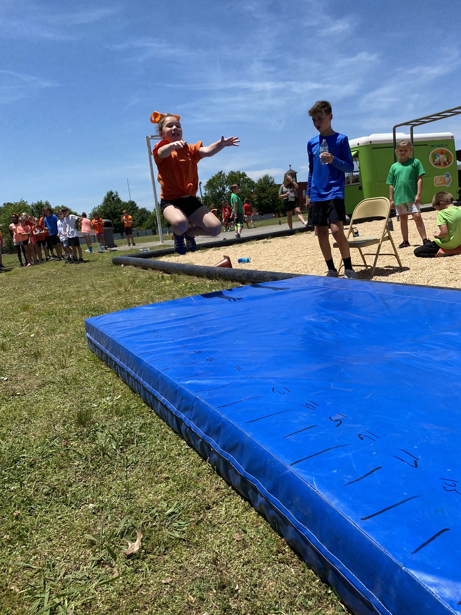 MissBinksClass's tweet photo. @EESPrincipal #TeamOrange 🧡 https://t.co/ayoqfA5K1N