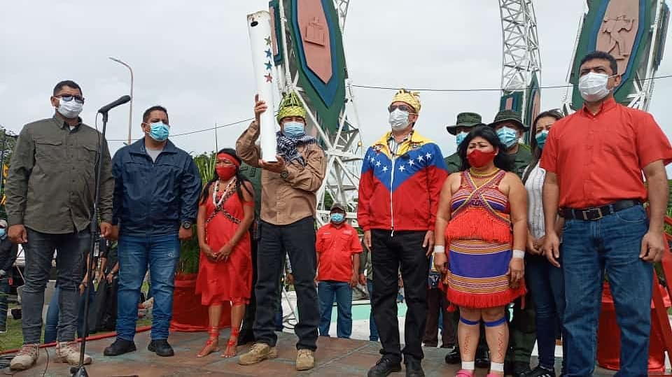 JPSUVCed's tweet image. #21May || La JPSUV del Mcpio Cedeño participó en el acto de entrega de la Antorcha Bolivariana por parte del Gobernador de Amazonas, @GOB_MiguelR a nuestro Gobernador Incansable @GobJustoNoguera

¡SOMOS LOS MISMOS DE HACE 200 AÑOS!

#PuebloDePaz
#MuralesBicenterarios