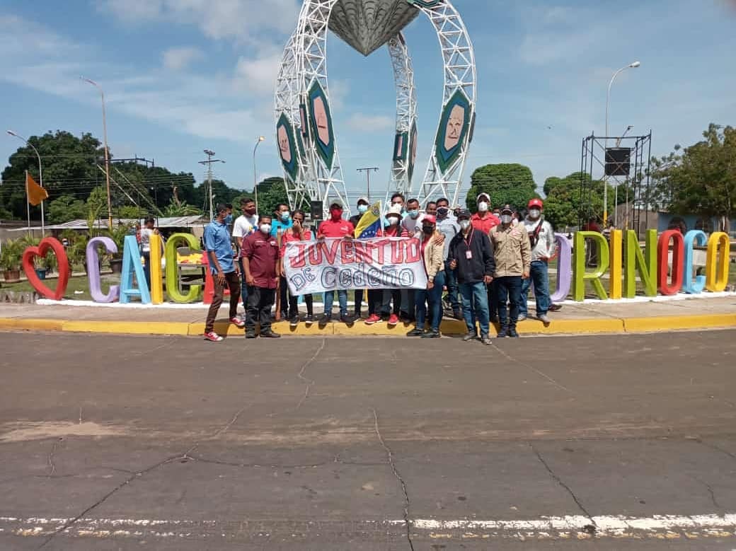 JPSUVCed's tweet image. #21May || La JPSUV del Mcpio Cedeño participó en el acto de entrega de la Antorcha Bolivariana por parte del Gobernador de Amazonas, @GOB_MiguelR a nuestro Gobernador Incansable @GobJustoNoguera

¡SOMOS LOS MISMOS DE HACE 200 AÑOS!

#PuebloDePaz
#MuralesBicenterarios