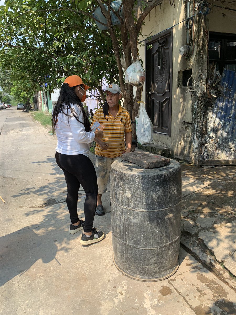 fannyvargasv's tweet photo. Me dio mucho gusto poder regresar a seguir saludando a mis amig@s de Gaviotas Norte. Gracias por seguirnos recibiendo y escuchando. Necesitamos junt@s renovar Tabasco.
#SeguimosEnMovimiento
#Distrito12Local
#Distrito4Federal https://t.co/Hpmih6MlnF