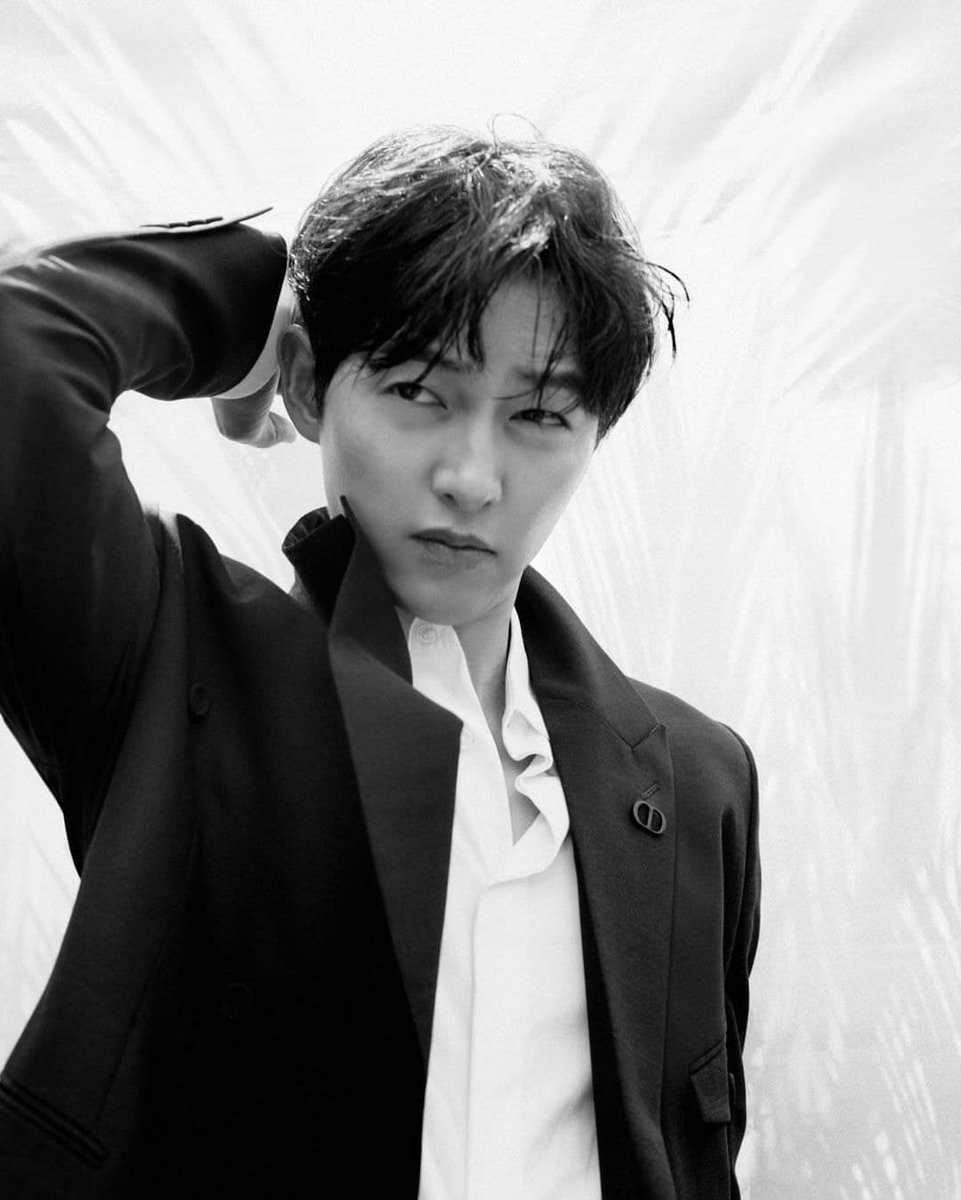 labyeo_'s tweet photo. Let #SongJoongKi bless your eyes👀❤️

#Vincenzo https://t.co/eVGJNrM1zH