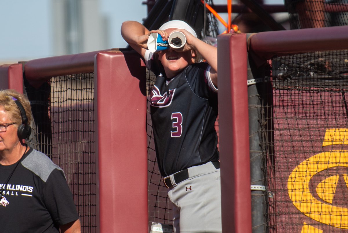 NCAASoftball's tweet photo. Trying to decide which #NCAASoftball matchup to watch like... 🤔

#RoadToWCWS x 📸 @SIU_Softball 
https://t.co/sOXR5T8iVY
