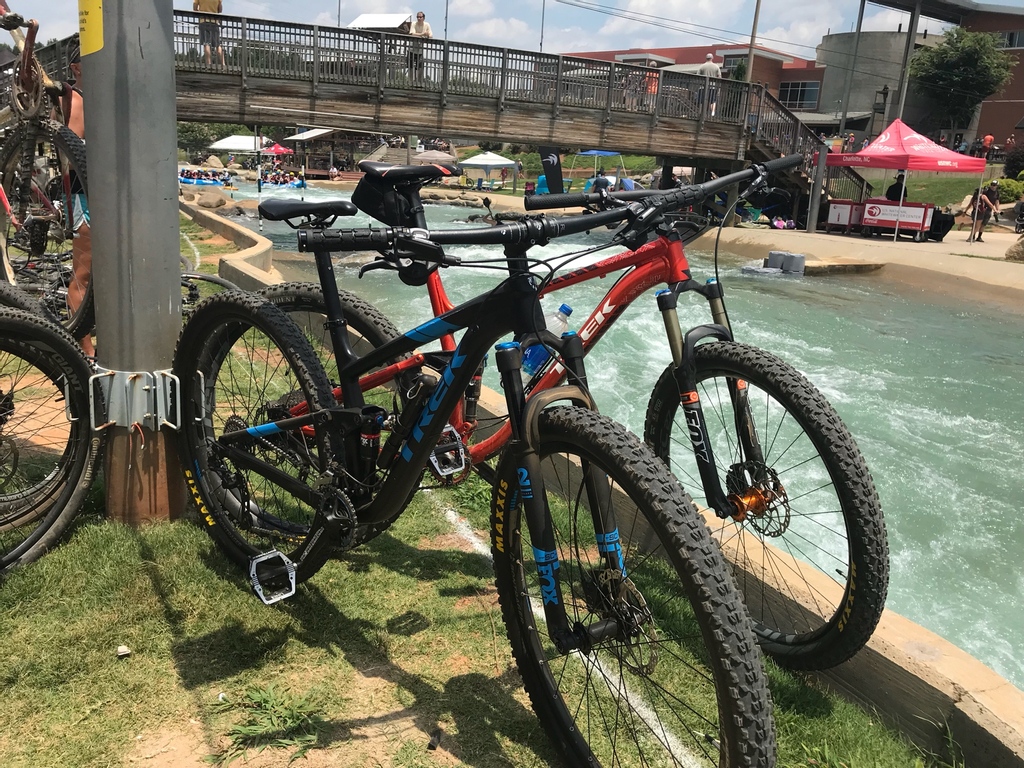 XTreamClean's tweet image. Double it up for more fun and then clean ‘em up using the simplest, fastest and safest way for cleaning all bicycle types. 
mxwash.com. #xtreamclean #bikewash #bicyclewash #mtb #bmx #roadbike #xc #cx #downhill