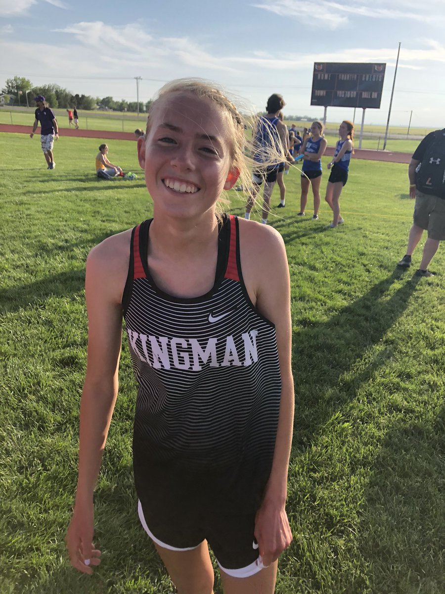 Mary Pearce places 4th and qualifies for state in the 3200!