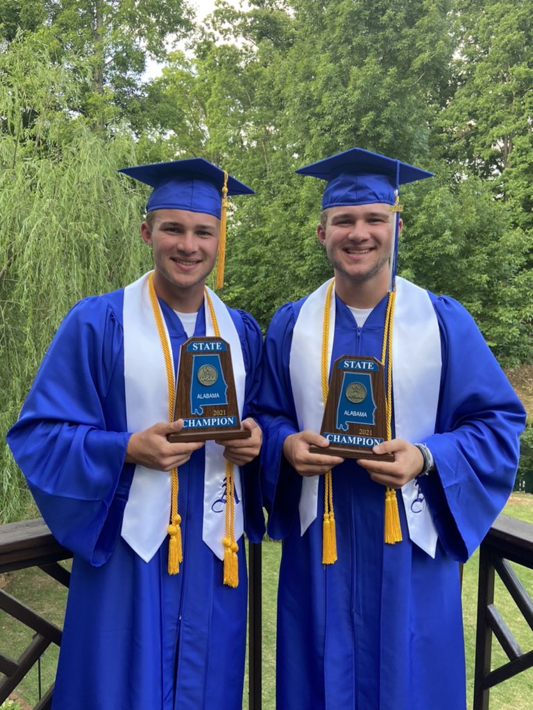RAKEwBLAKE's tweet photo. State Champs by day ☀️.
Graduates of High School at night 🌝.
#AustinFam #StudentAthletes https://t.co/YxQH125T0K