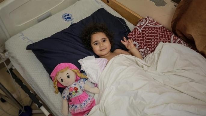 reem_9853's tweet photo. Sarah...a Palestinian girl who was "crippled" by an Israeli missile
An air strike by the Israeli 
occupation army seriously injured Sarah after the wall of the house fell on her, losing her ability to move her hands and legs.

#ساره_لازم_تتعالج https://t.co/wJan4p8Icb