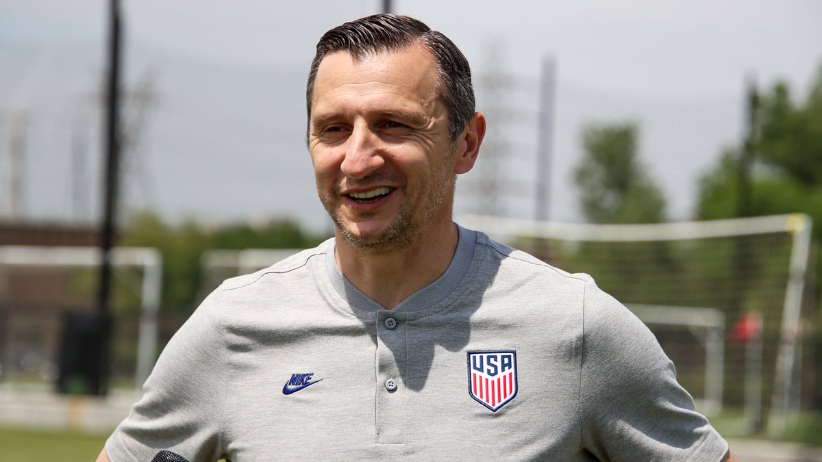 RacingLouFC's tweet photo. Welcome to Louisville, Vlatko! 👋

The @USWNT boss took a tour of @lynnfmlystadium and our brand new training facility before catching tonight's game! https://t.co/f3pe6HNBD6