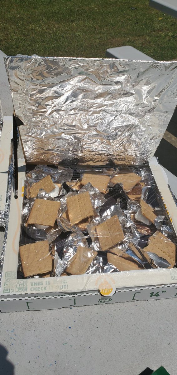 mrsdjackson2's tweet photo. Solar ovens for the win! #teamLaBelle #smoresgalore https://t.co/0EI94VgoqJ