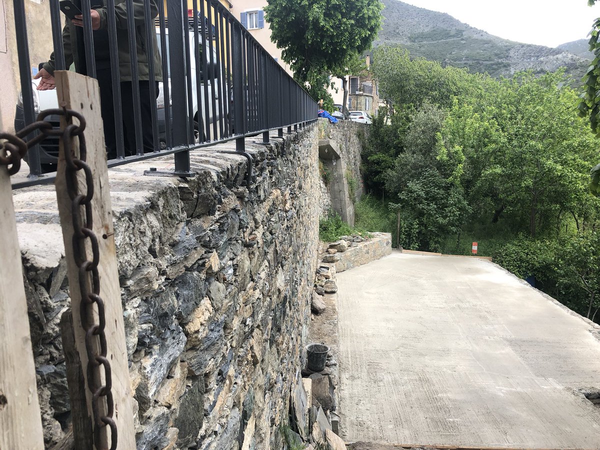 DiLentu's tweet photo. Le 21.052021. Réception du mur de soutènement « piazza cumuna ». Projet initié par l’ancienne mandature, terminé par notre gouvernance avec des améliorations tant sur l’habillage que sur le garde-corps. https://t.co/O8csSkps5V