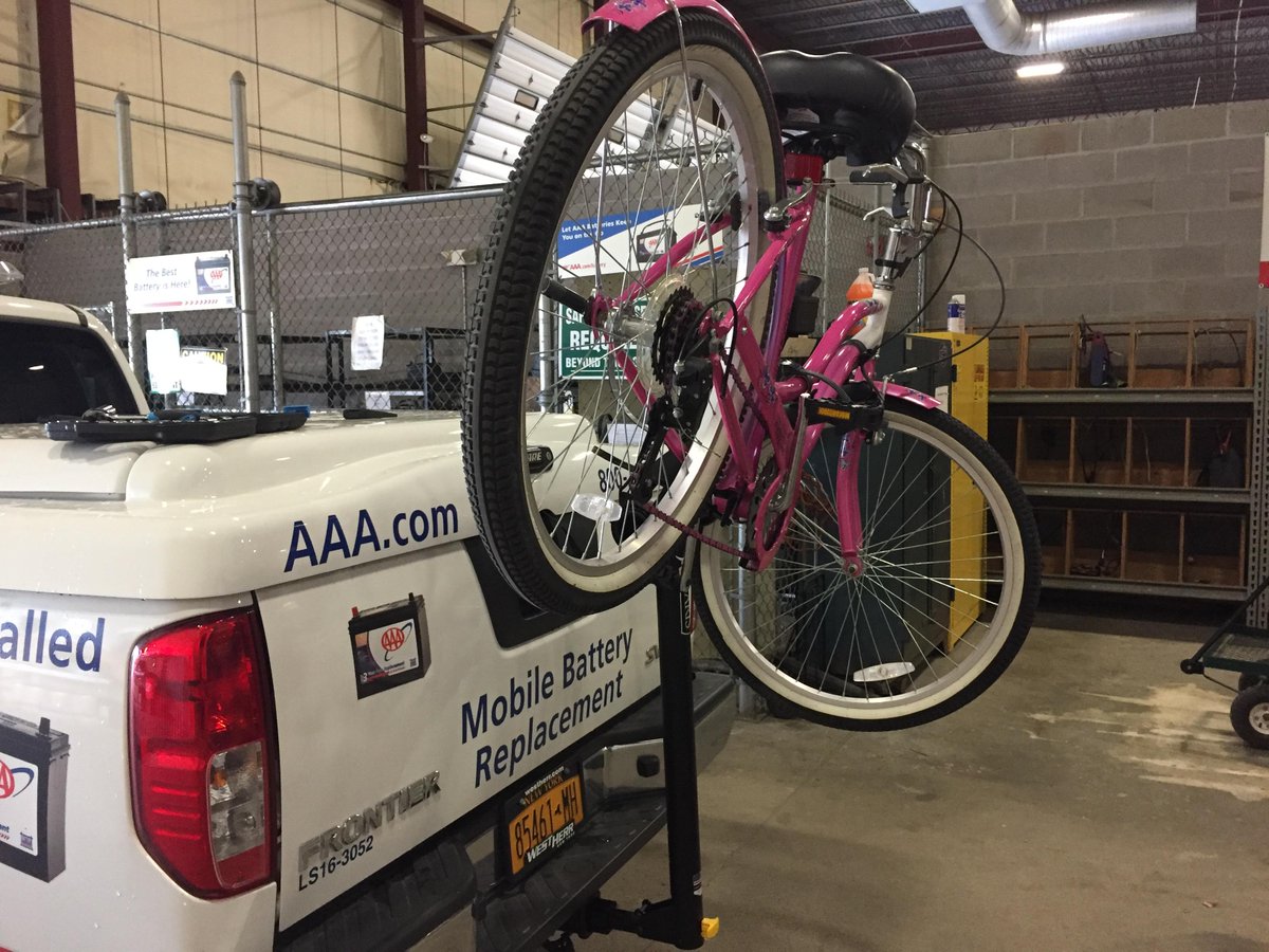 AAA_WCNYCEO's tweet photo. The weather is warm and cyclists are out! May is National Bike Safety Month! 

@AAA_WCNY has safety tips for bicyclists, drivers &amp; pedestrians to share the road safely: https://t.co/KPWc6lvTDQ

Factoid: AAA offers bicycle service with membership!

#TrafficSafety https://t.co/dzEe04HUKh