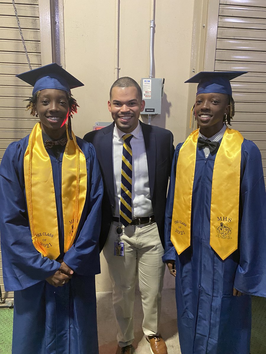 Justin_D_James's tweet photo. Seeing these smiles and celebrating their accomplishments makes this entire year worth it! #MHSGraduation #MyMISD #LionsForLife https://t.co/Vv6i6LGDSC