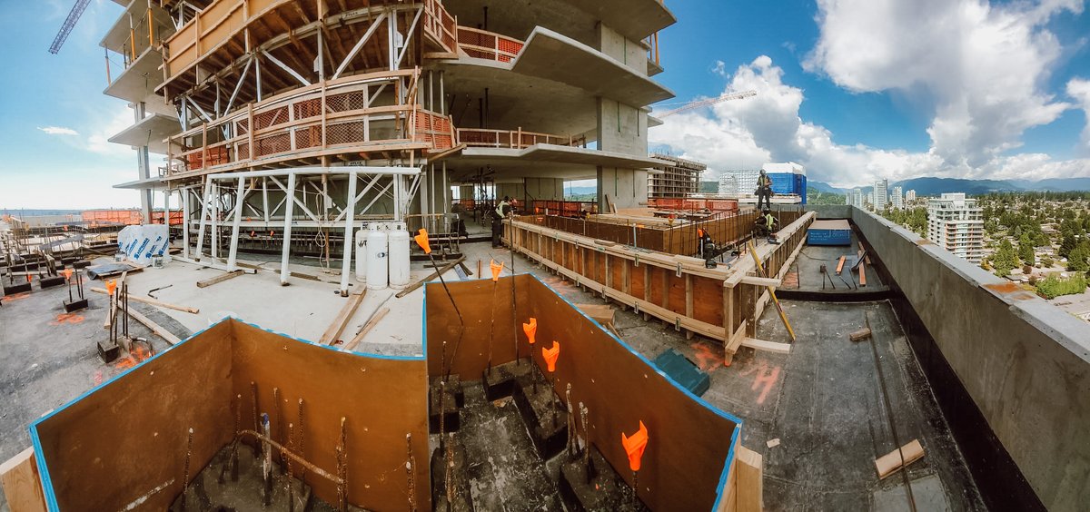 fuhriousconst's tweet photo. Ideal conditions around this time of year. Formwork is in motion for these planter walls up on Burnaby tower! And the views not too shabby. 👌 #fuhriousconstruction #concrete #horizonlsc https://t.co/fShNk5YJ4H