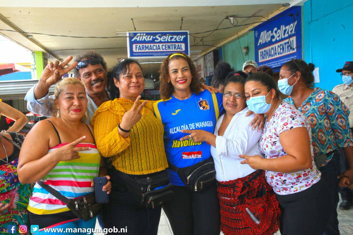 LaSandino's tweet photo. #AlDía Comerciantes del Mercado Roberto Huembes invitan a las familias a visitar este populoso centro de compras para adquirir el regalo de mamá con precios accesibles, además con un amplio surtido, descuentos y promociones en todos los productos. https://t.co/VS02e94tkA