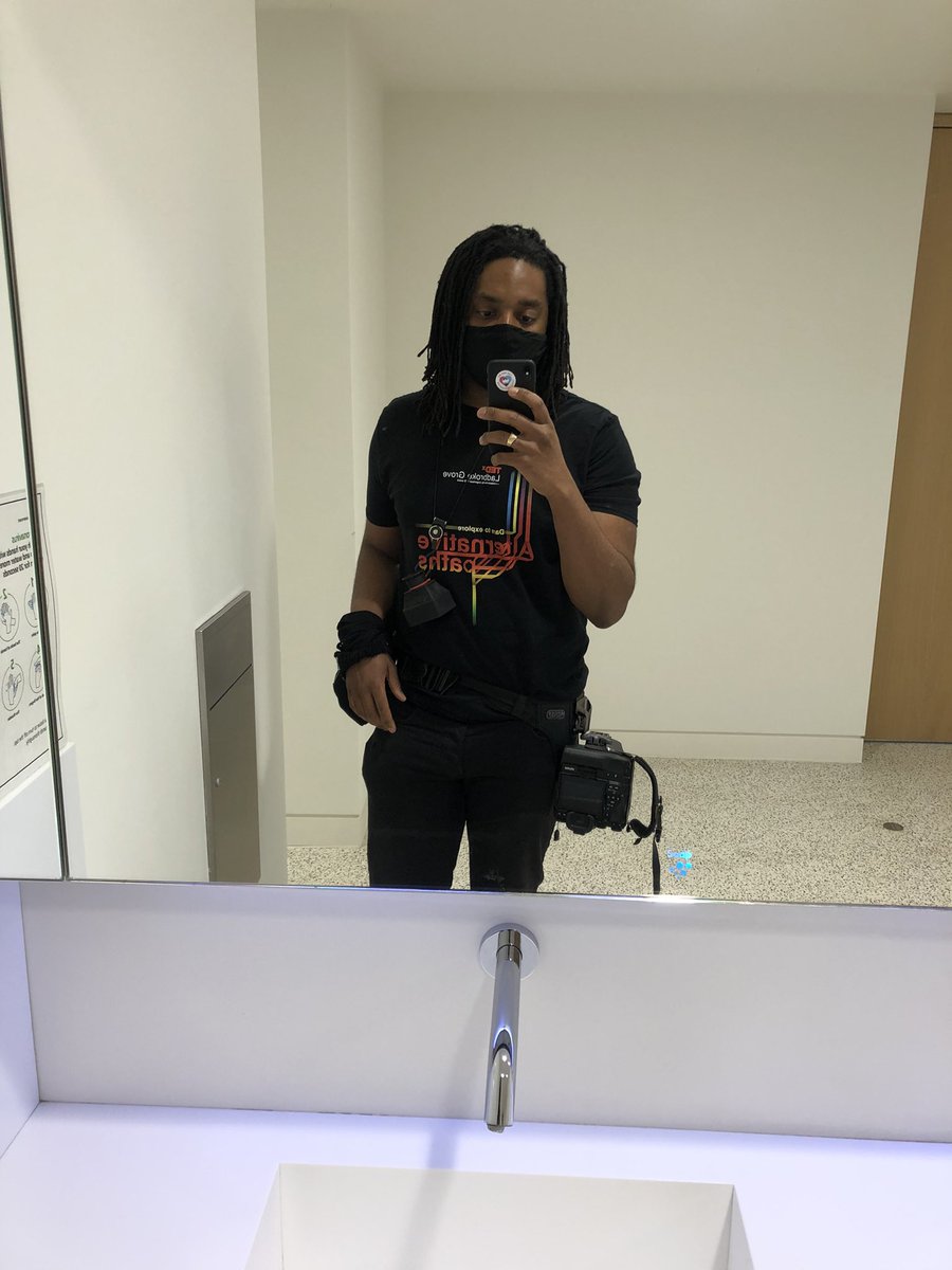 NigelRGlasgow's tweet photo. Rocking my @spiderholster for @TEDxGrove. https://t.co/ftiKai5PBf