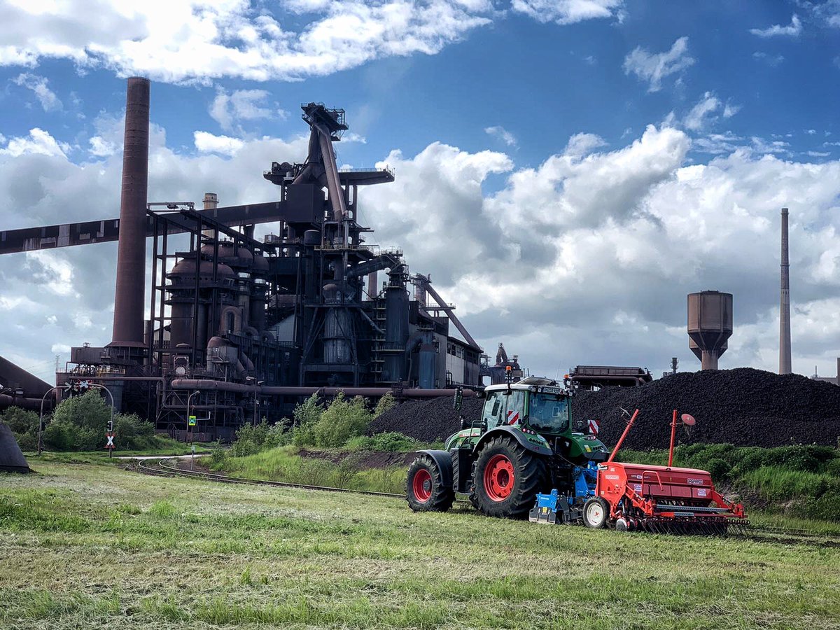 Zum langen Pfingstwochenende gibt es für uns eine Ladung Blumensaat für 2 Hektar Wildblumenwiesen auf unserem Werksgelände, um die lokale Biodiversität zu fördern 🐝🌷

#arcelormittal #bremen #savethebees