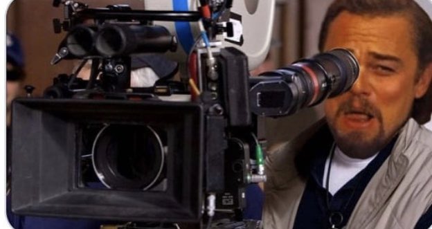 Maxine: bon vous me laissez finir ma douche ? 
Le cameraman : #KohLanta