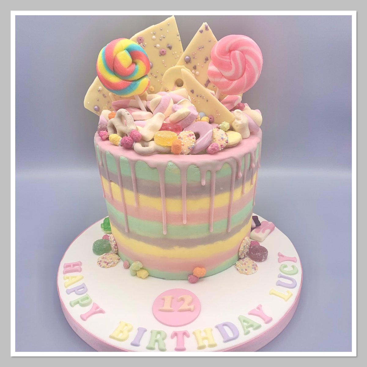 MHBakery's tweet image. Couldn’t resist sharing my latest birthday cake #pastelcake #celebrationcakes