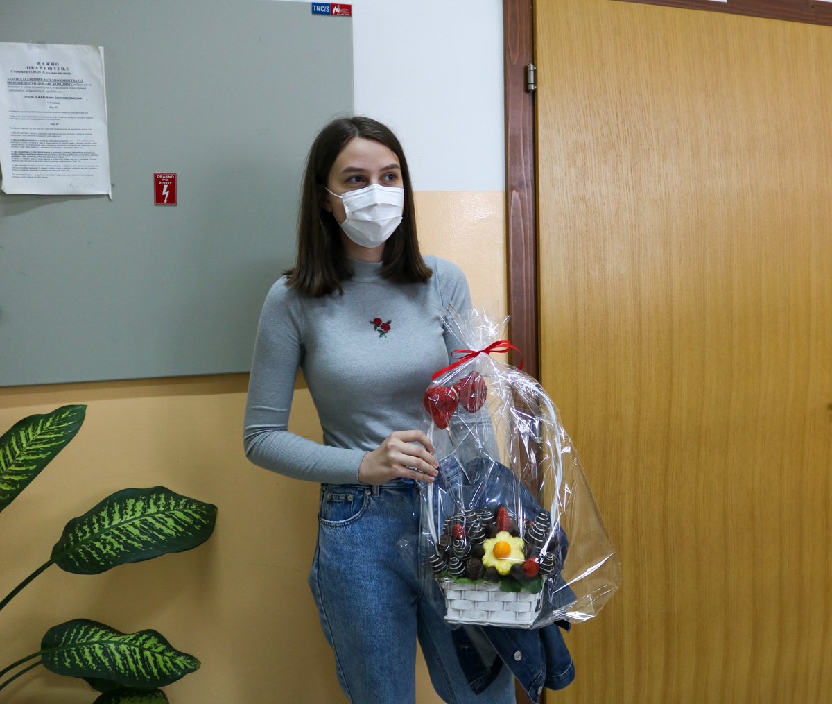 MatGimTV's tweet photo. Данас вам представљамо два изузетна члана наше екипе - Иву и Лену!

Овим путем желимо да похвалимо сав труд чланова МГ ТВ екипе који раде иза камера јер без њих цео пројекат не би био остварив. https://t.co/K93fED4qyM