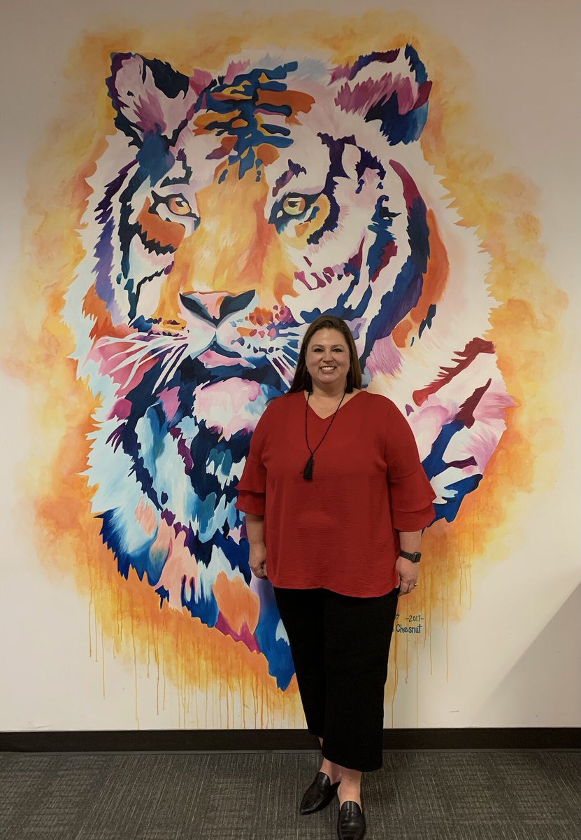 normavsantos's tweet photo. #kjhpride welcomes @carrie_lowery as our new Principal. You will love being a part of the KJH family. @BrazoRafa @TrianaCFontecha @rahnbeaty @katyisd https://t.co/PQlLDCPdd0