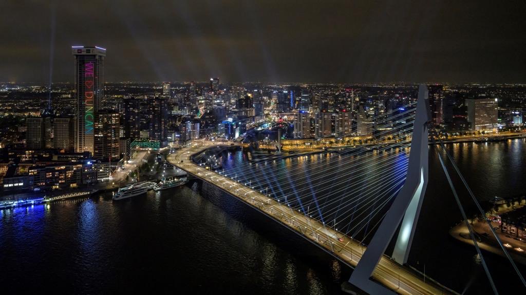 We 💚 ⁦<a href="/dunclaurence/">Duncan Laurence</a>⁩

Check out the big skyscraper on the left... ☺️

⁦<a href="/Eurovision/">Eurovision Song Contest</a>⁩ ⁦<a href="/songfestival/">Songfestival</a>⁩