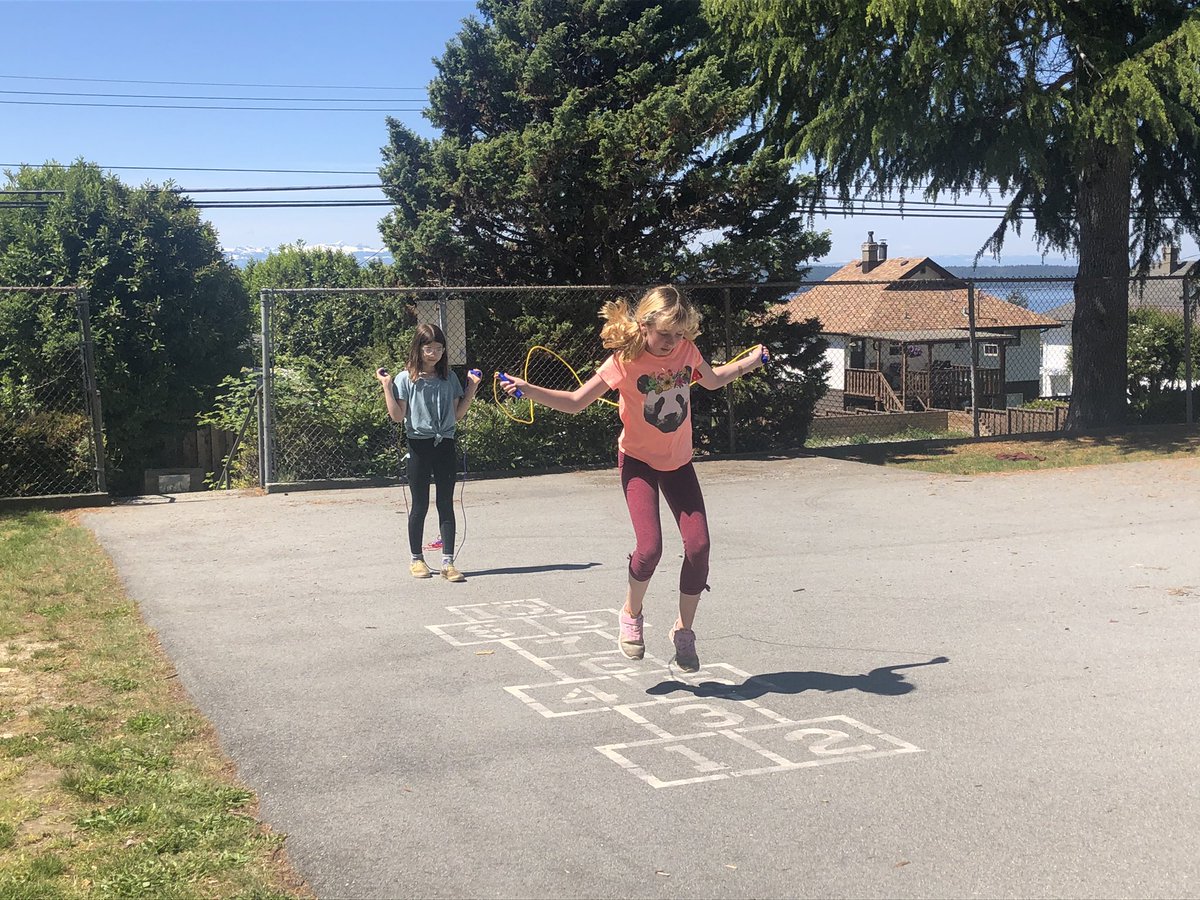 We jumped, we danced, we had bubbles and a chocolate chip cookie to top it off! #FunFriday @sd47_board <a href="/HeartandStroke/">Heart & Stroke</a> #jumpropeforheart #justjump