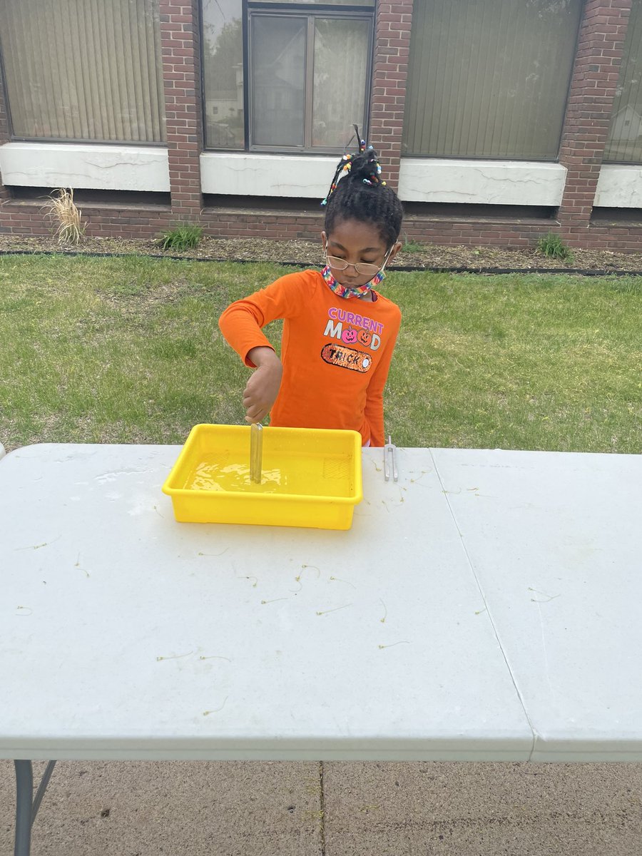 torkelsonmusic's tweet photo. Lakeview first graders got to experiment with sound this week during music! Many of them said later that this was one of their favorite things about first grade music! #scienceofsound #outdoormusicclass #elementarymusic @nicksofio @mrs_stirling @MrsKluender https://t.co/6UyERjFV0k